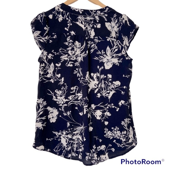MANDEE NAVY/WHITE FLORAL VNECK TOP/BLOUSE WITH TULIP CAP SLEEVES,MEDIUM - Picture 2 of 12